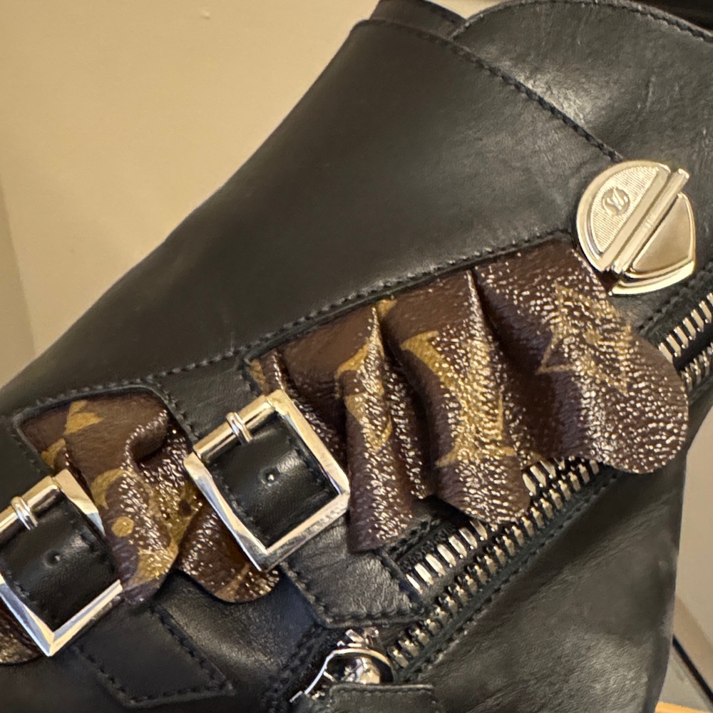 Louis Vuitton Black and Brown Heeled Boots - Picture 5 of 9